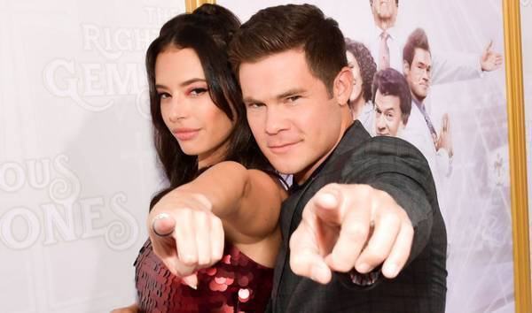 『ピッチ・パーフェクト』のアダム・ディヴァインが婚約