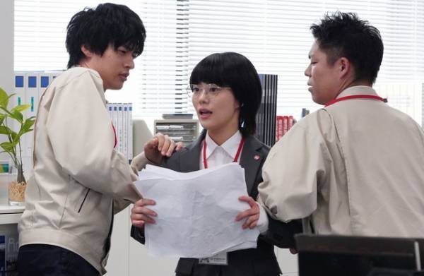 高畑充希とチェロを背負う久保田紗友の遭遇シーンが話題に…「同期のサクラ」4話