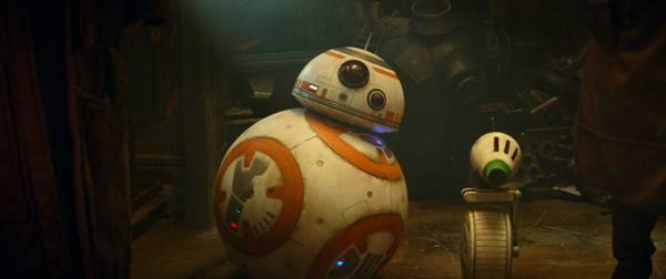 「BB-8と並ぶとすごく可愛くて」J.J.のアイディアから生まれた『スター・ウォーズ』新ドロイド