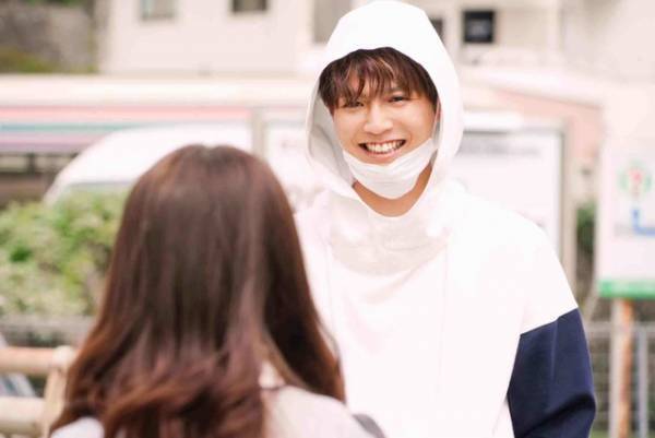 片寄涼太、“綾瀬楓”として雑誌や街頭ビジョンに登場『午前0時、キスしに来てよ』