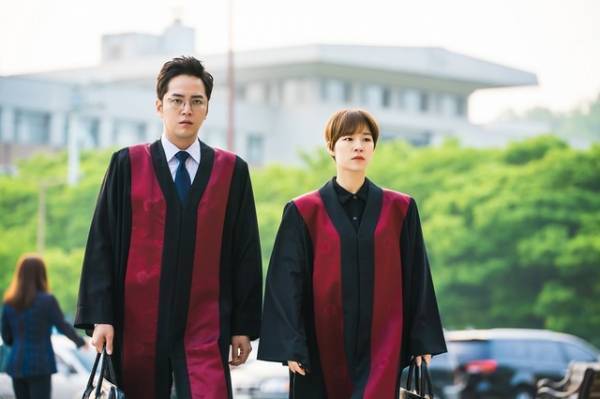 チャン・グンソク着用衣装やサイン入りのグッズも 「スイッチ」特別展示開催