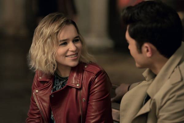 エミリア・クラーク「歌えるラブコメ映画に出演できるなんて」『ラスト・クリスマス』