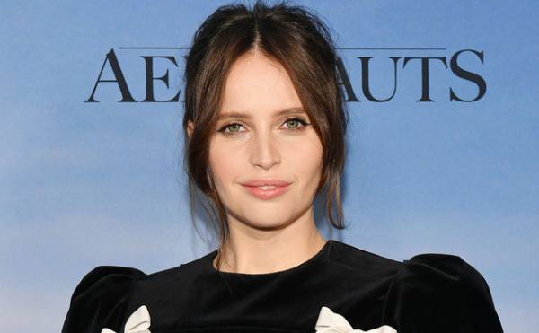 フェリシティ・ジョーンズが第1子を妊娠 すでにお腹のふくらみも