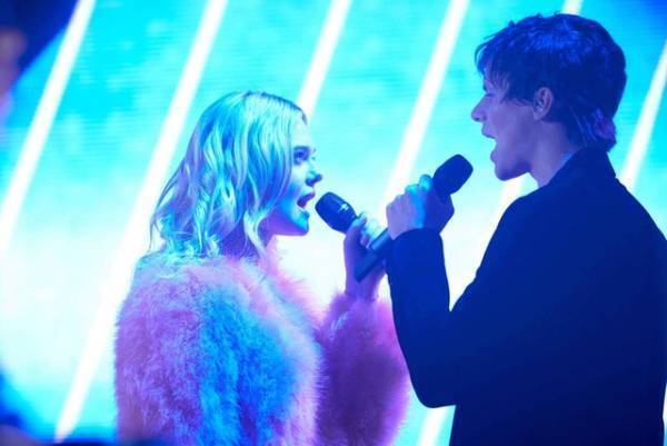 エル・ファニングが歌声披露で新境地 ケイティ・ペリーやガガをお手本に