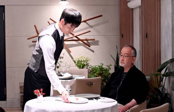 バイクに乗った木村拓哉に「世界で一番バイクが似合う」の声…「グランメゾン東京」8話