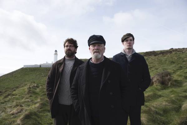 ジェラルド・バトラーら灯台守が欲望に取りつかれる…『バニシング』場面写真