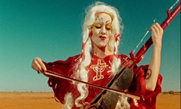 奇抜で激しく、独創的…『スピリッツ・オブ・ジ・エア』七変化写真