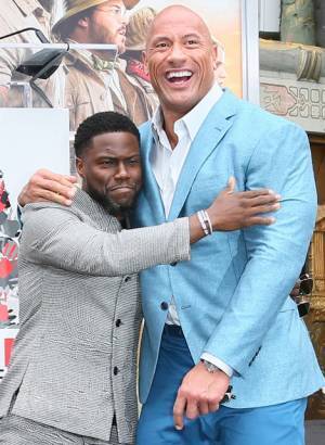 ケヴィン・ハート、チャイニーズ・シアターに手形を刻む ドウェイン・ジョンソンら祝福