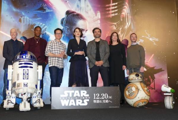 『スター・ウォーズ』完結編監督、亡くなったキャリー・フィッシャーを「デジタル再現はしたくなかった」