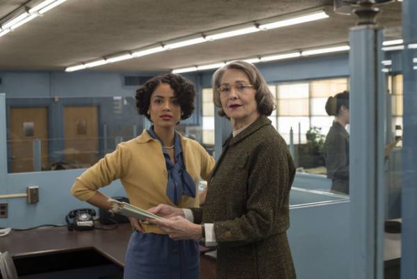 50年代N.Y.の雰囲気を映し出すファッションに注目『マザーレス・ブルックリン』