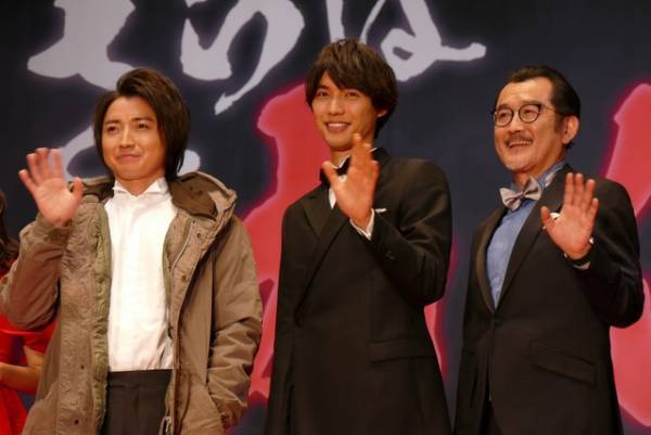 吉田鋼太郎、今度は藤原竜也と“結ばれる”？「なんとかずラブ」とツッコミも