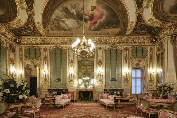 「ザ・クラウン」のロケ地で“王室”気分！英ビーバー城が宿泊可能に