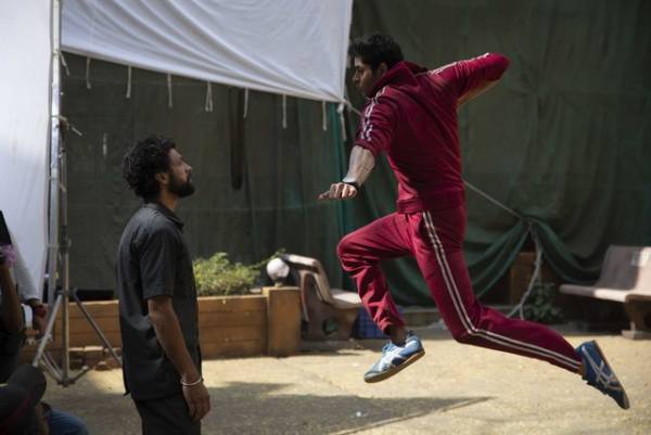 『燃えよスーリヤ！！』主演俳優、初挑戦の殺陣で満身創痍!? メイキング映像到着