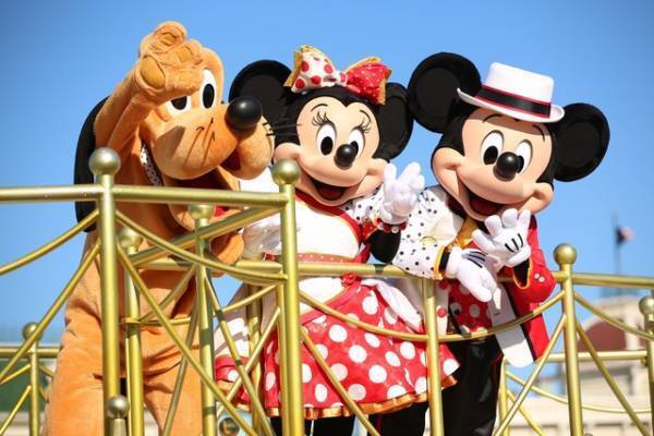 【ディズニー】ミニーのイベント開幕！キュートでポップなミニパレードお披露目