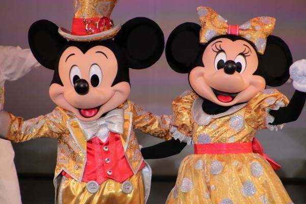 【ディズニー】令和初の浦安市成人式もパークで開催　ミッキーも祝福！