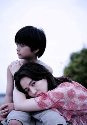 長澤まさみ、暗黒面の顔見せる新境地！大森立嗣監督『MOTHER マザー』公開