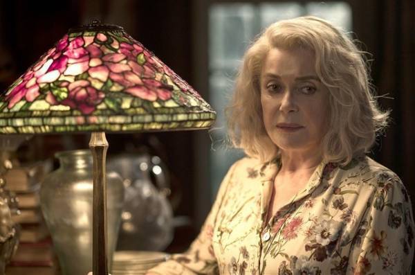 カトリーヌ・ドヌーヴ、実娘と共演『アンティークの祝祭』4月下旬公開