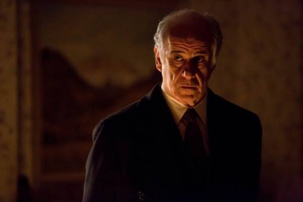 トニ・セルヴィッロ＆ジャン・レノ、少女失踪事件の真相に迫る『霧の中の少女』予告