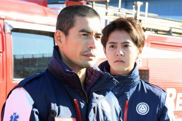 ムロツヨシの“イヤミ”っぷりに「分かりやすい悪役」と絶賛の声も…「病室で念仏を唱えないでください」2話