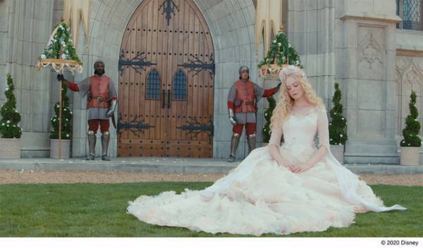 エル・ファニング「夢が叶った」“超”大規模なブライダルシーン語る『マレフィセント2』