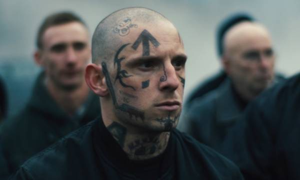 ジェイミー・ベル主演、白人至上主義との“決別”描く実話『SKIN』5月公開