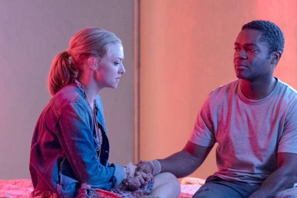 アマンダ・ セイフライドとの癒しの会話が突然終了!?『グリンゴ』本編映像到着