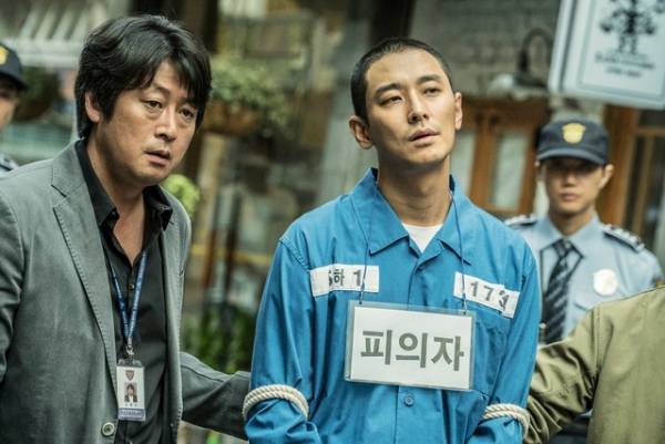 キム・ユンソク主演、“連続殺人犯”vs“刑事”の攻防描くサスペンス『暗数殺人』予告