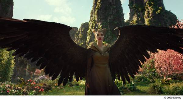 『マレフィセント2』アンジェリーナ・ジョリーの飛翔メイキング公開