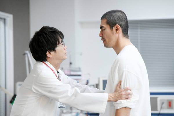 ムロツヨシの“ほくろ押し”に「最高」と視聴者沸く…「病室で念仏を唱えないでください」5話