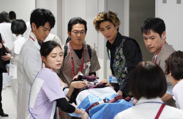 緊急手術に立ち会う古川雄大“来島”に声援「トップナイフ」6話