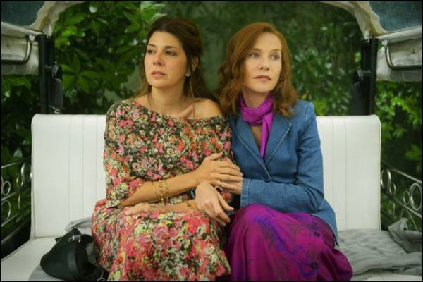 イザベル・ユペール、世界遺産の町で親友＆家族と過ごす夏『ポルトガル、夏の終わり』