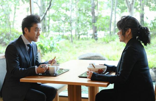 ムロツヨシの“手術痕”と“優しさ”に「何かありそう」の声…「病室で念仏を唱えないでください」6話