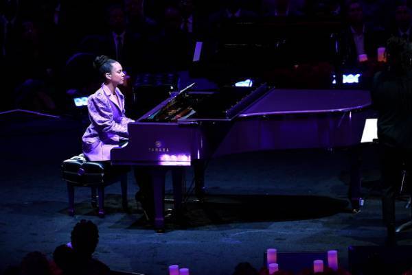 故コービー・ブライアントの追悼式にビヨンセらセレブが出席＆パフォーマンス