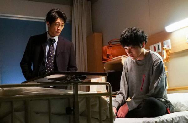 岩谷編集長に「最高な上司」の声、野中演じる重岡大毅の“怪演”にも注目集まる「知らなくていいコト」８話