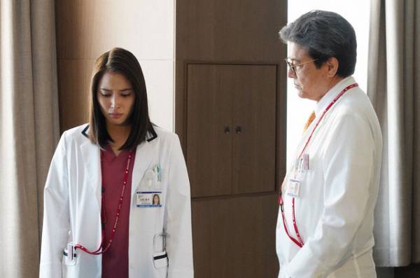 広瀬アリス“小机”の悩みに励ましの声、椎名桔平“黒岩”の夕食にツッコミも…「トップナイフ」8話