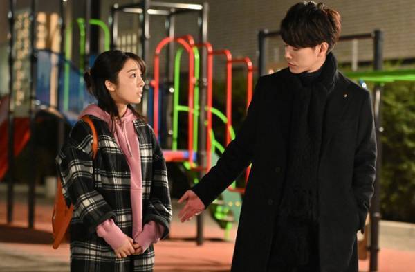 佐藤健のバックハグに「令和のあすなろ抱き！」「歴史的」の声殺到…「恋つづ」8話