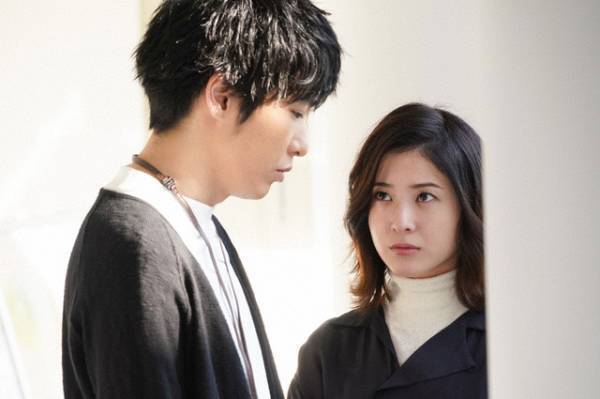 柄本佑演じる尾高の“ささやき”に魅了される視聴者続出…「知らなくていいコト」9話