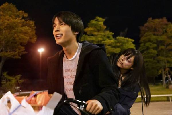 中川大志＆石井杏奈、次第に心の距離を縮めていく『砕け散るところを見せてあげる』予告