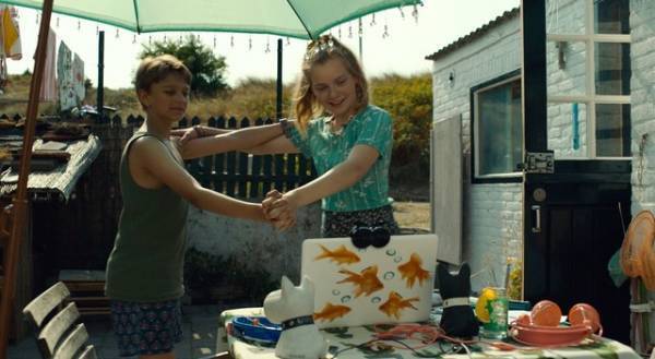 出会って1分後に「サルサ踊れる？」『恐竜が教えてくれたこと』冒頭映像