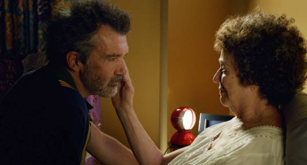 A・バンデラス、過去の“痛み”から愛を知る『ペイン・アンド・グローリー』予告