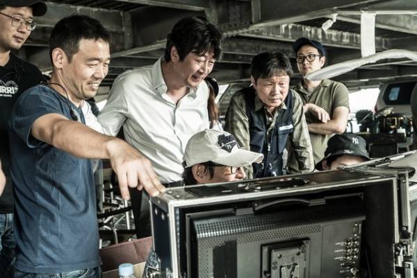 キム・ユンソク、チュ・ジフンに「賛辞を贈りたい」『暗数殺人』メイキング