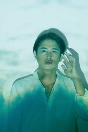 窪塚洋介出演ライブシネマ「怪獣の教え」公演延期、タイトルも新たに