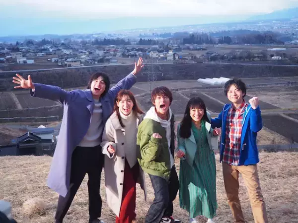 佐野勇斗、飯豊まりえら「ボクセカ」メンバーと笑顔ショットのブログ投稿「今を、精一杯生きたい」