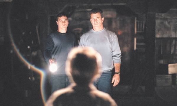 メル・ギブソン＆ホアキン・フェニックス出演、M・ナイト・シャマラン監督作『サイン』放送