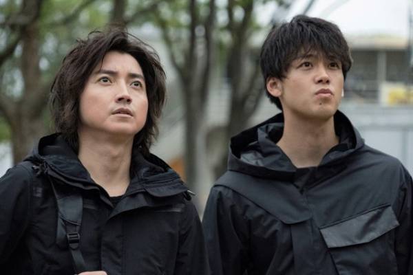 藤原竜也＆竹内涼真“コンビ”結成秘話が描かれる！ドラマ版「太陽は動かない」新写真