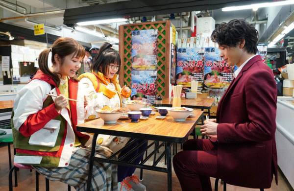 富田望生の“食べっぷり”とファッションに注目集まる！中村倫也主演「美食探偵 明智五郎」2話