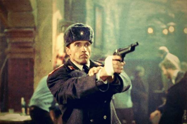 アーノルド・シュワルツェネッガーがソ連の刑事に！午後ロー『レッドブル』放送