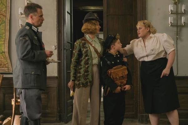 スカヨハ「人物が多面的」『ジョジョ・ラビット』タイカ監督の脚本をキャスト絶賛