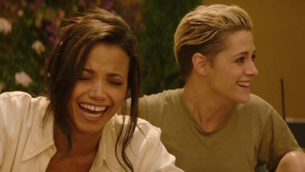 クリステン＆ナオミ＆エラ、笑顔が止まらないNGシーン公開『チャーリーズ・エンジェル』