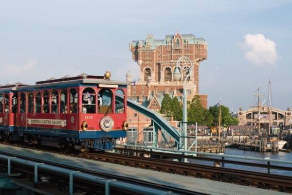 【ディズニー】パーク再開が未定に　社員一時帰休、役員報酬自主返納も